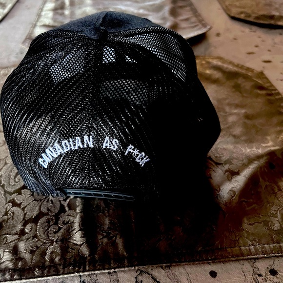 Authentic Yupoong SnapBack hat—Black. - Picture 1 of 2